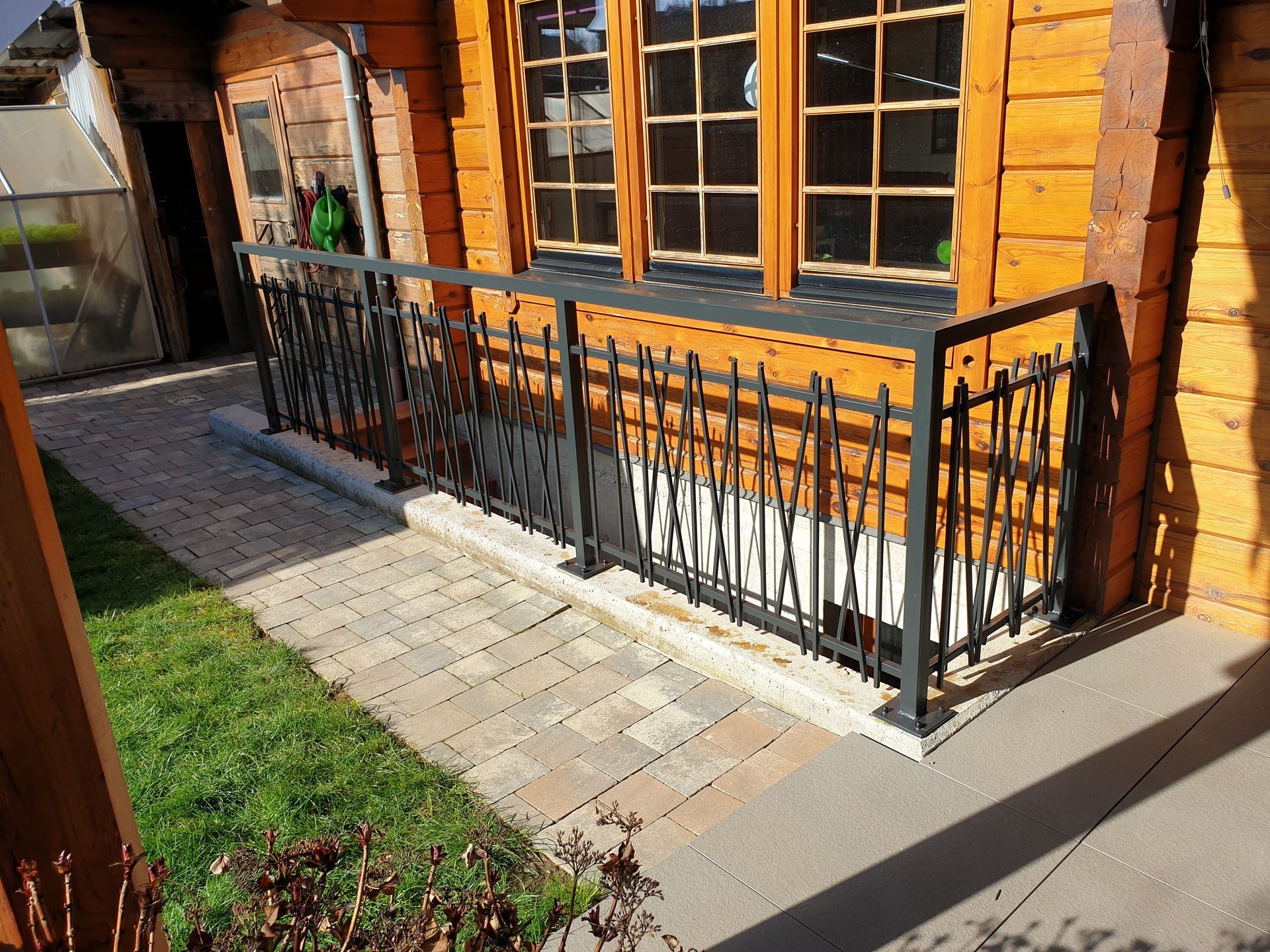 Garde-corps extérieur pour escalier d'accès au sous sol