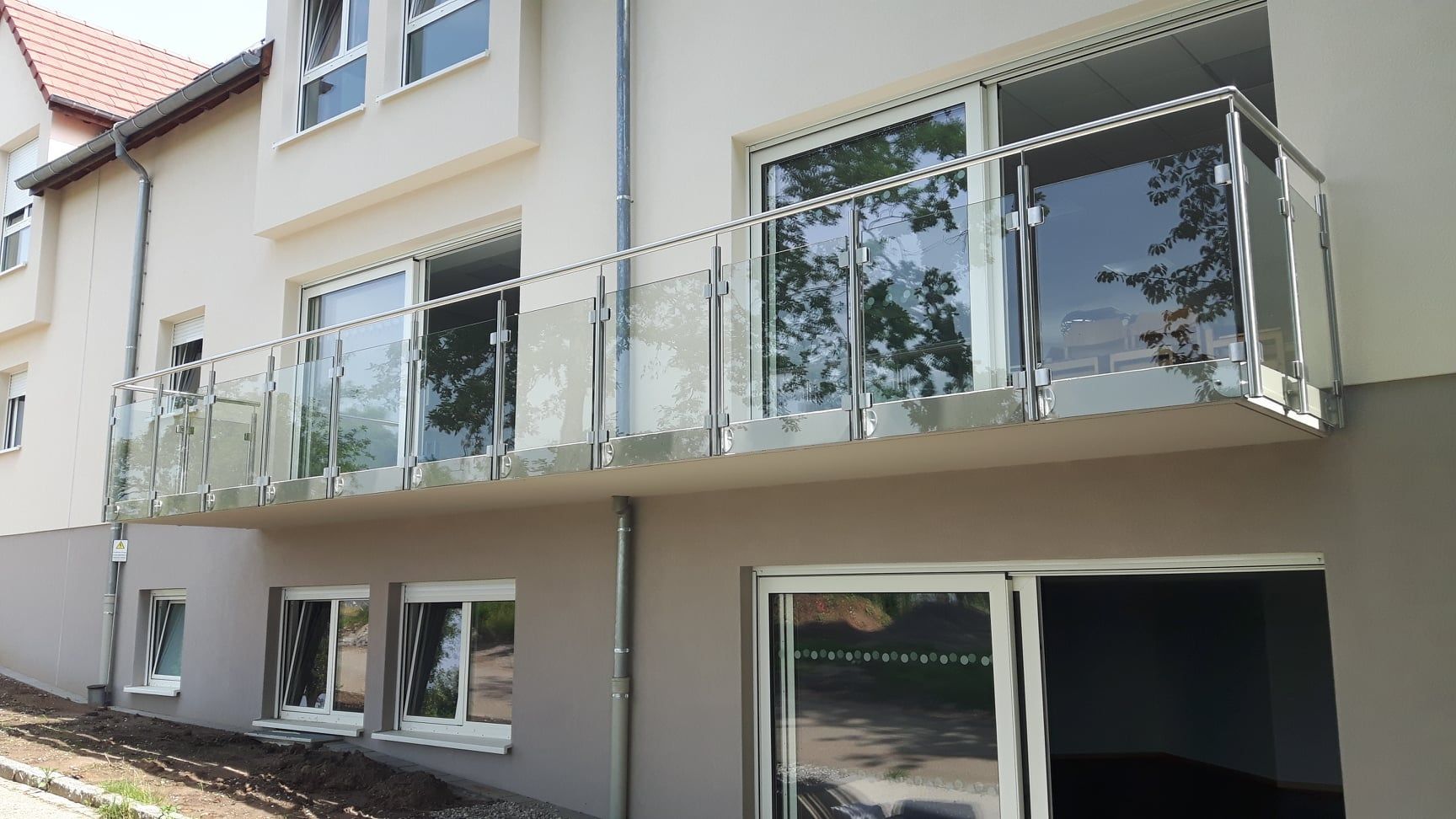 Garde-corps en verre et métal pour balcon