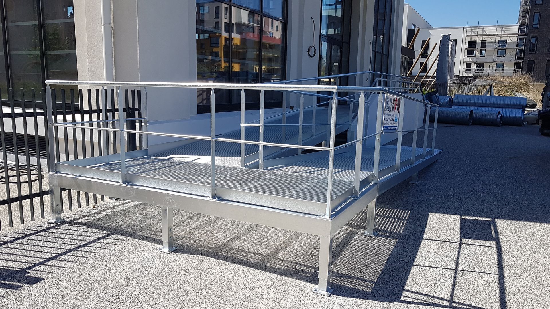 Rampe d'accès PMR métallique