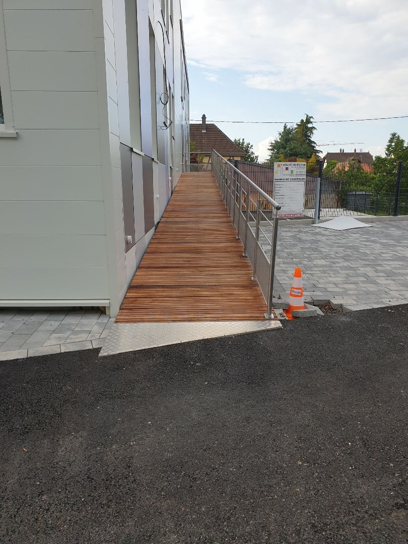 Rampe PMR en bois et métal
