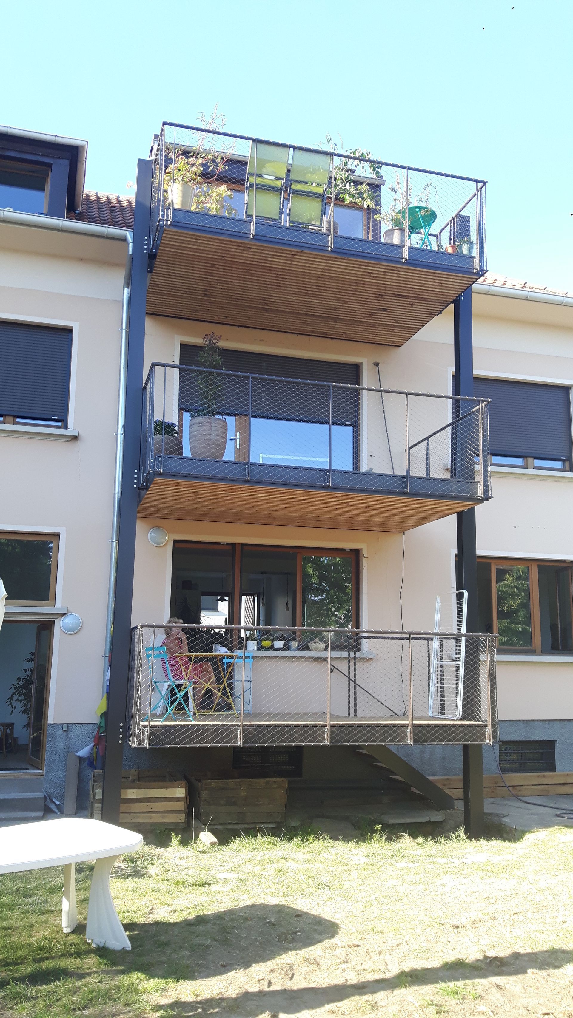 Terrasses métalliques sur balcon d'appartement