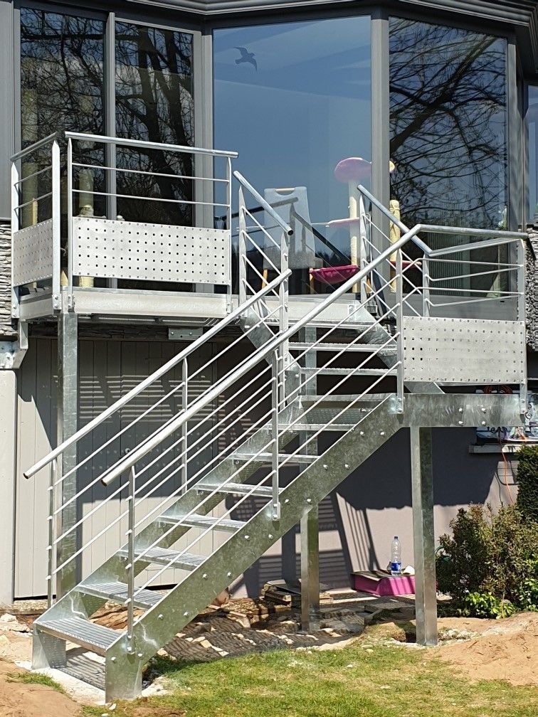 Escalier extérieur en métal