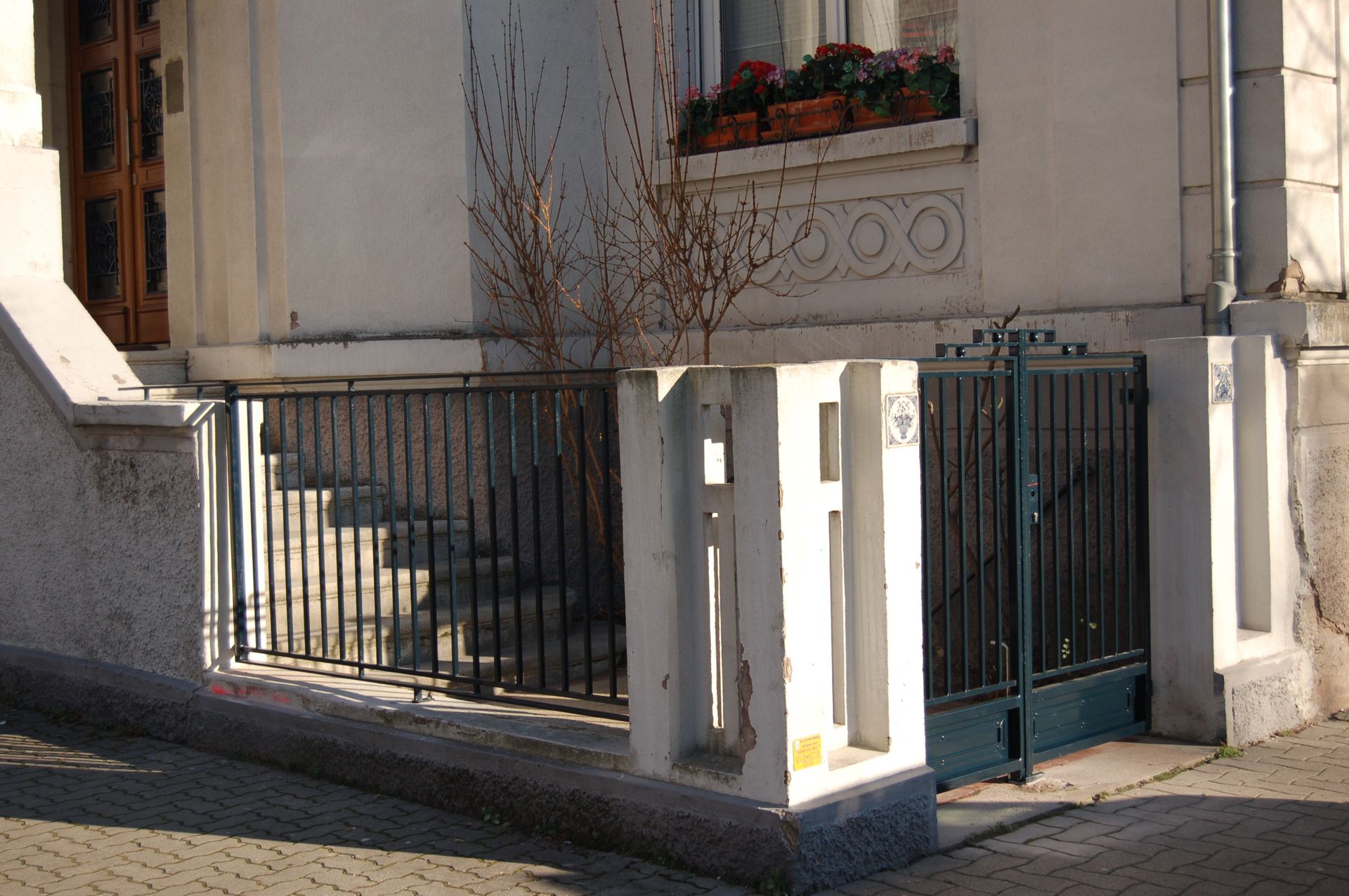 Portail battant et clôture ajouré