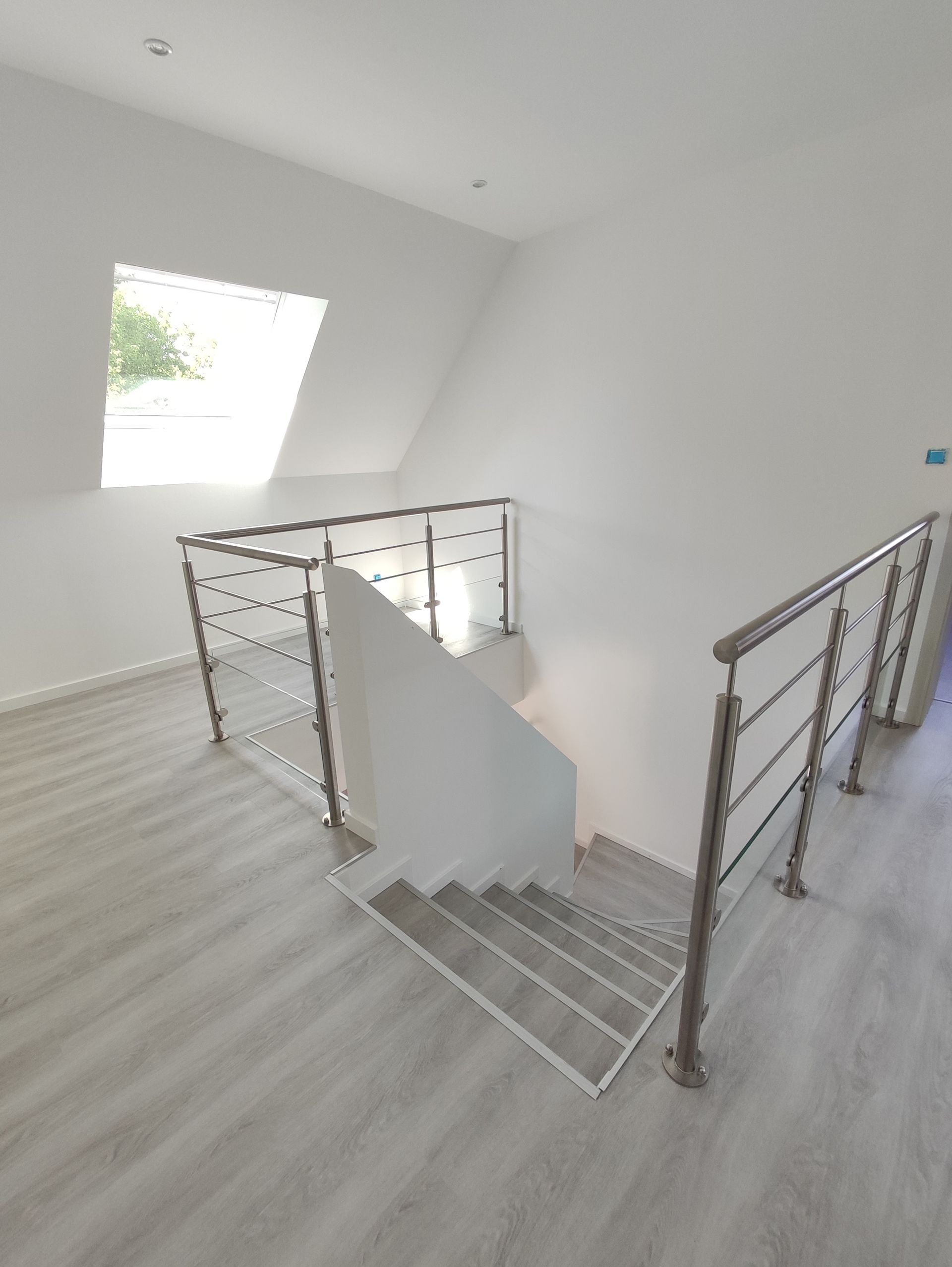 Garde-corps de protection pour l'escalier