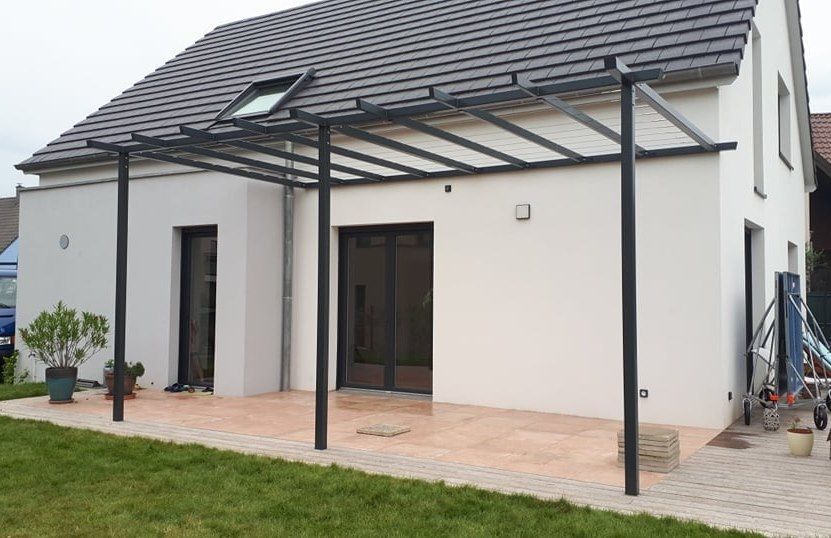 Pergola adossée à une maison
