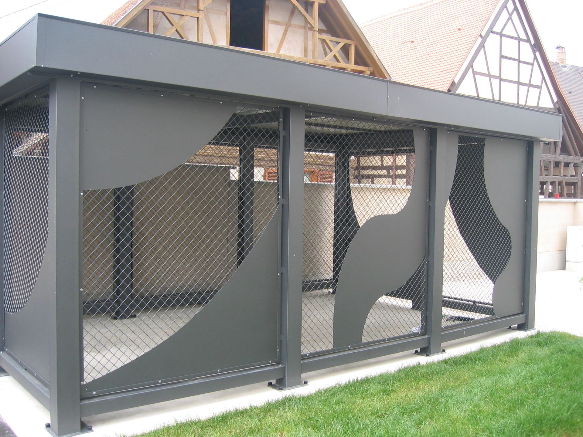 Abris métallique fermé gris