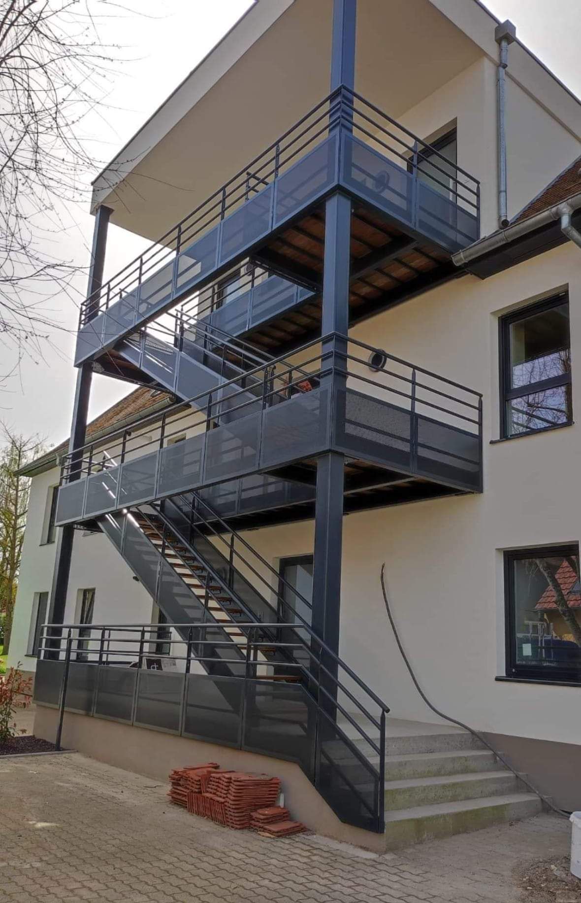 Escalier de secours métallique