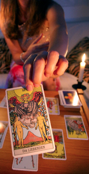 tarot tulkitsija, ennustaja, selvänäkijä, kaukoparantaja, energiahoitaja, reikihoitaja