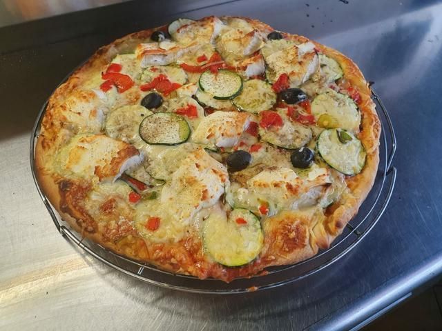 Pizza à base de légumes frais