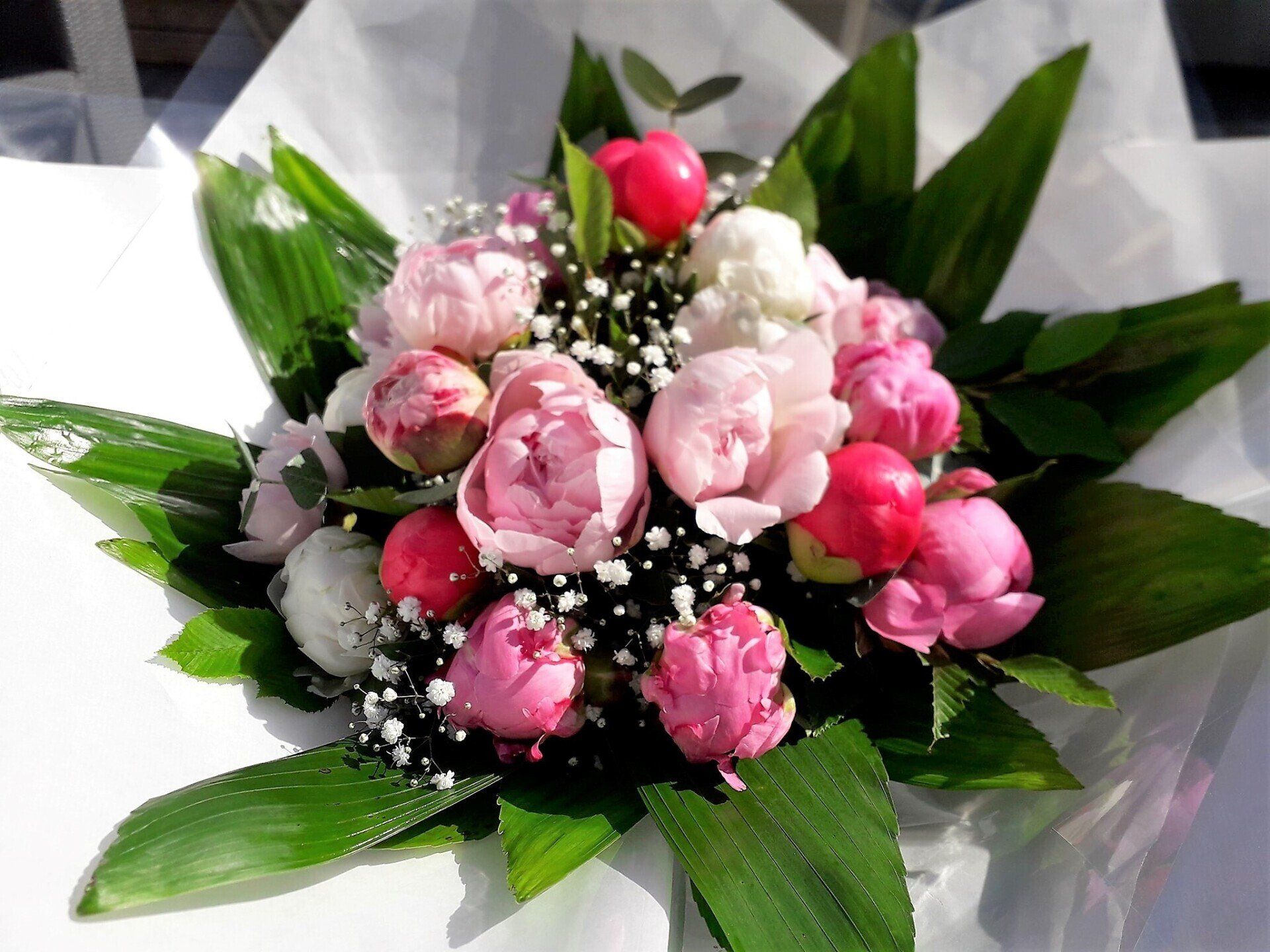 Bouquet avec feuilles vertes