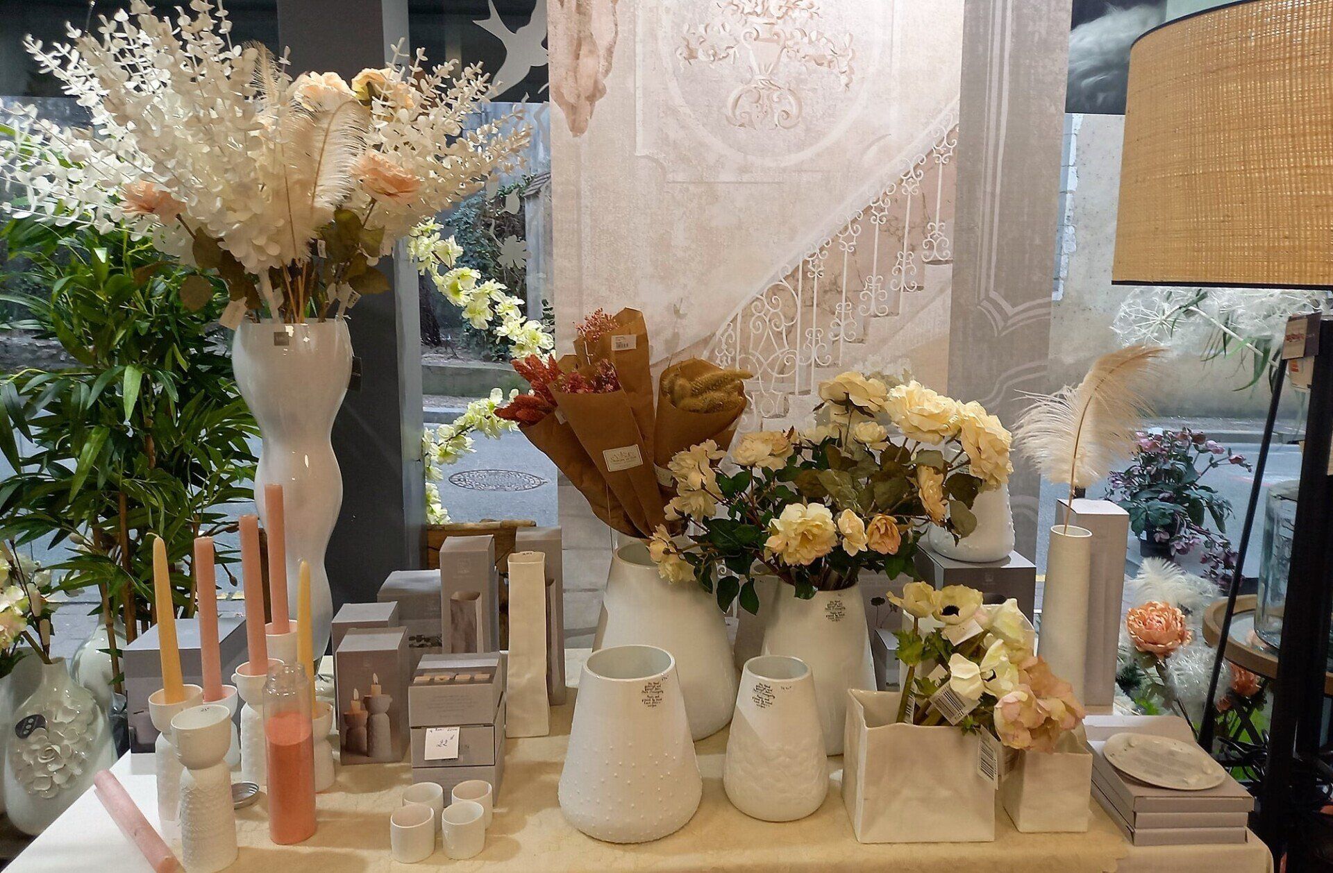 De nombreux pots de fleurs