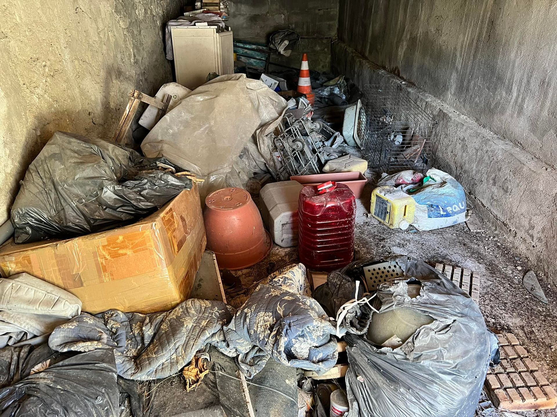 A room filled with lots of trash and boxes.