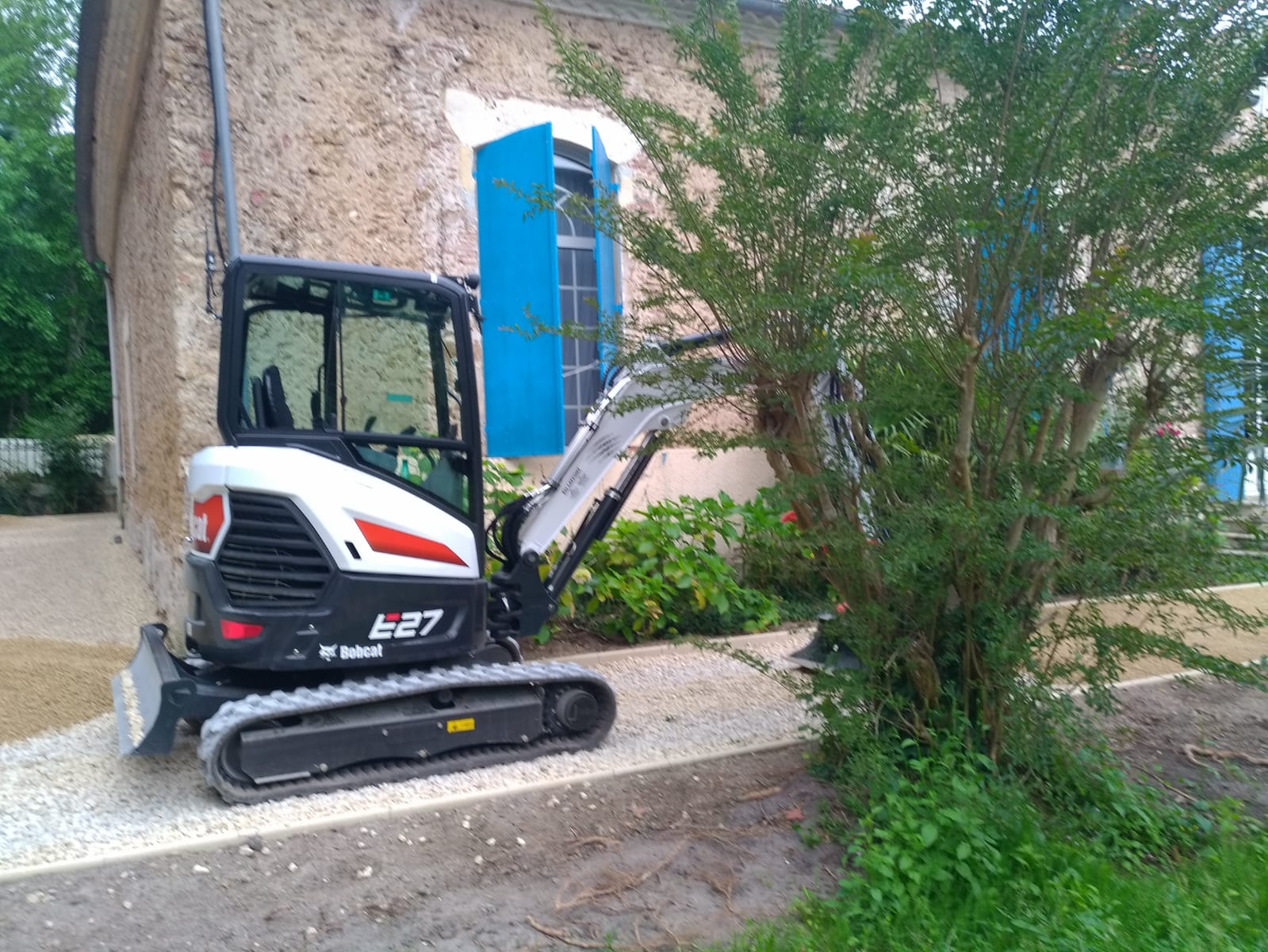 Création d'allée avec cailloux de Saint-Martin-d’Oney