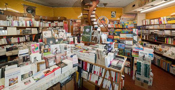 Une librairie de quartier à Paris qui incite à y rester