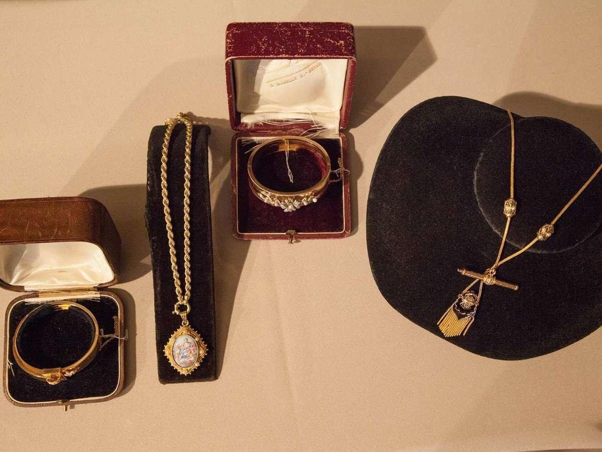 Bracelets et colliers en or