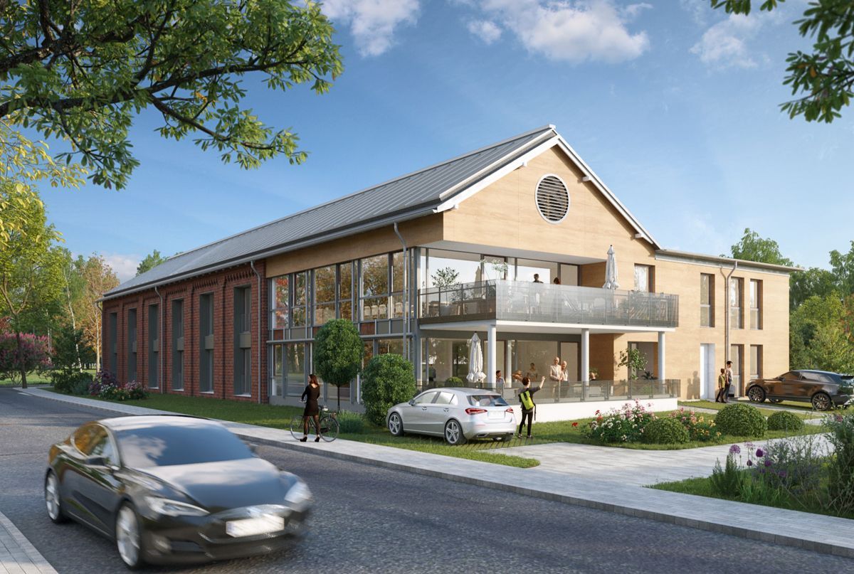 Ein Auto fährt eine Straße vor einem großen Gebäude entlang.