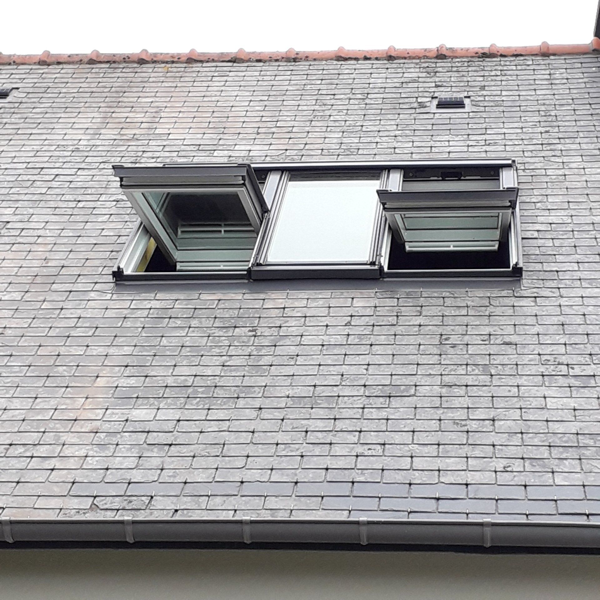 Pose de fenêtres de toit