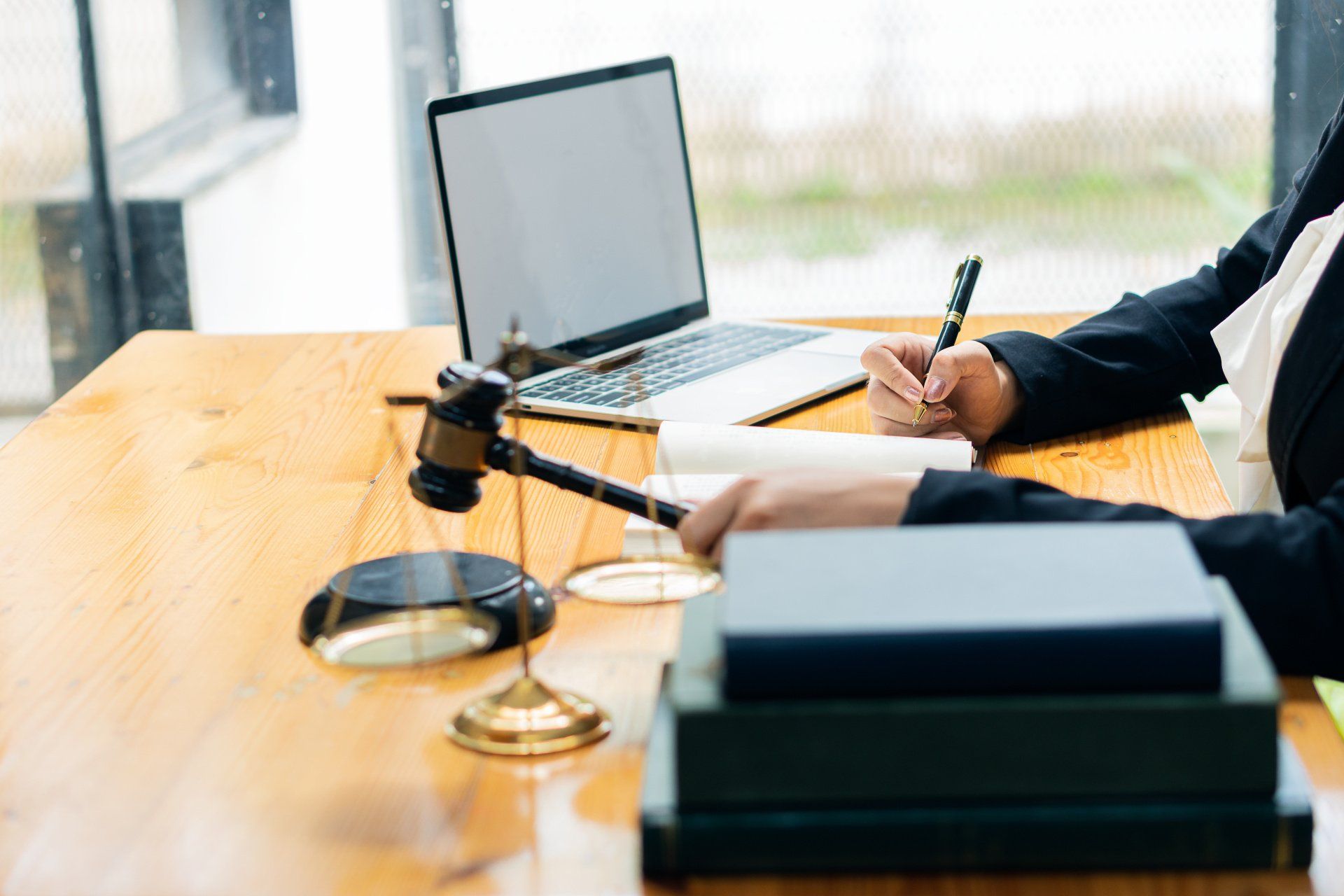 Votre cabinet d'avocats Karine Rousselot-Weber à votre service