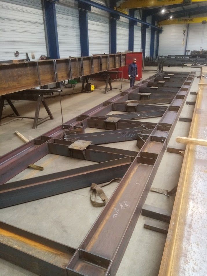 Construction de pièces métalliques dans un atelier