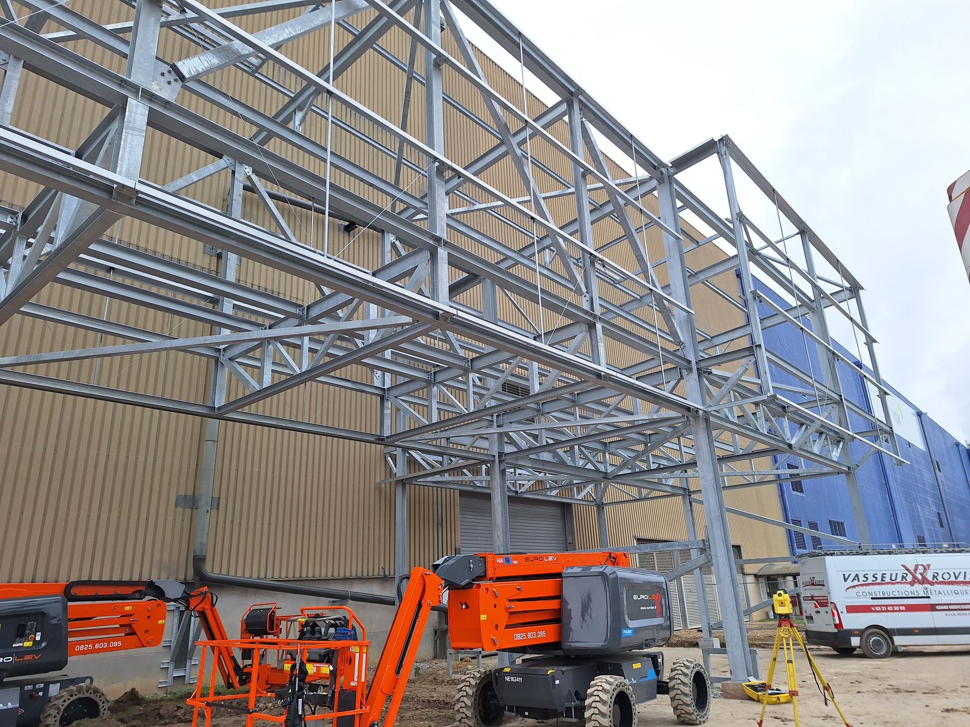 Pose de structures métalliques