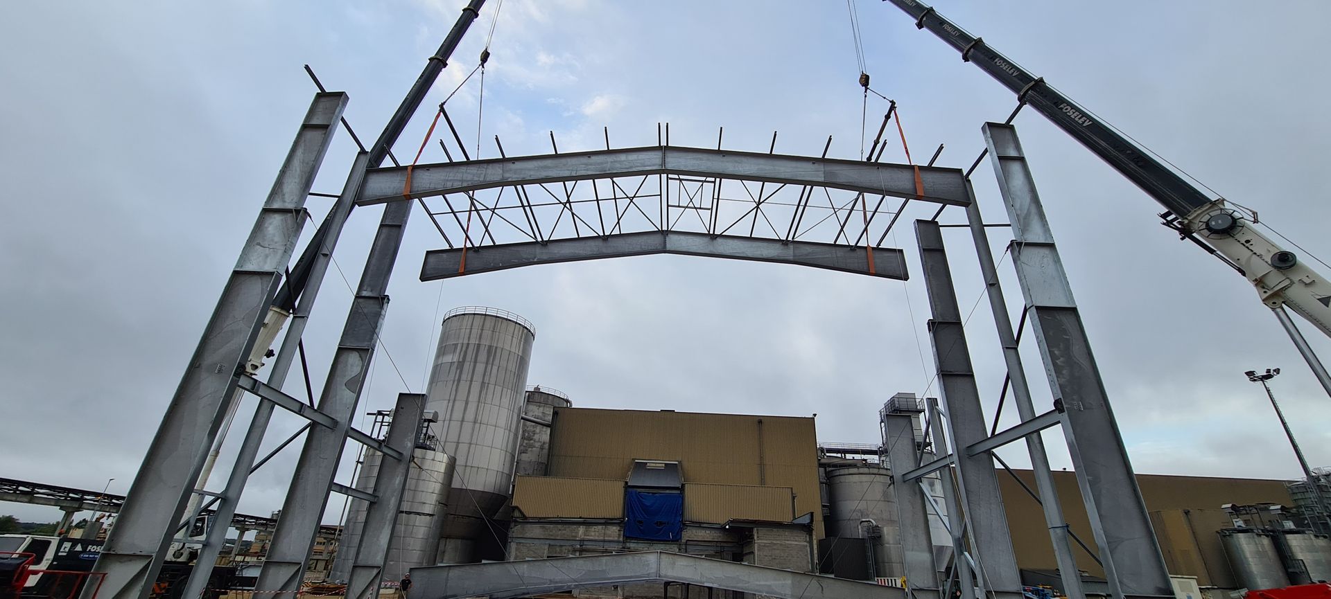 Installation en  hauteur de structures métalliques