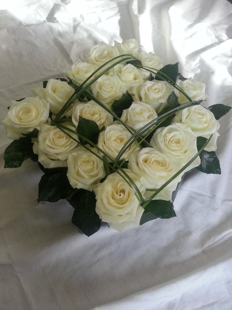 Carré de roses blanches