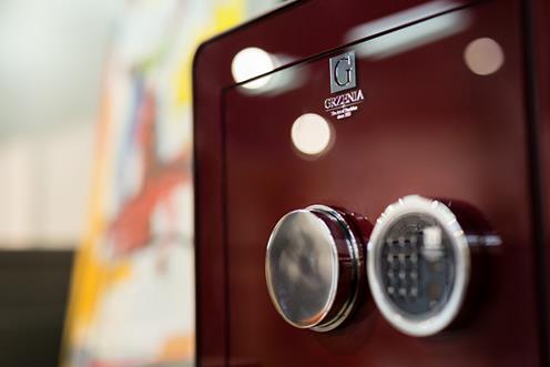 Cage d'escalier avec garde-corps en aluminium