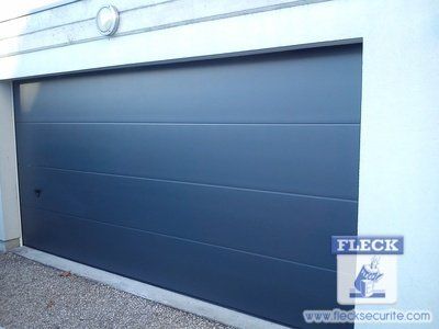 Porte de garage sectionnelle posée par Fleck Sécurité