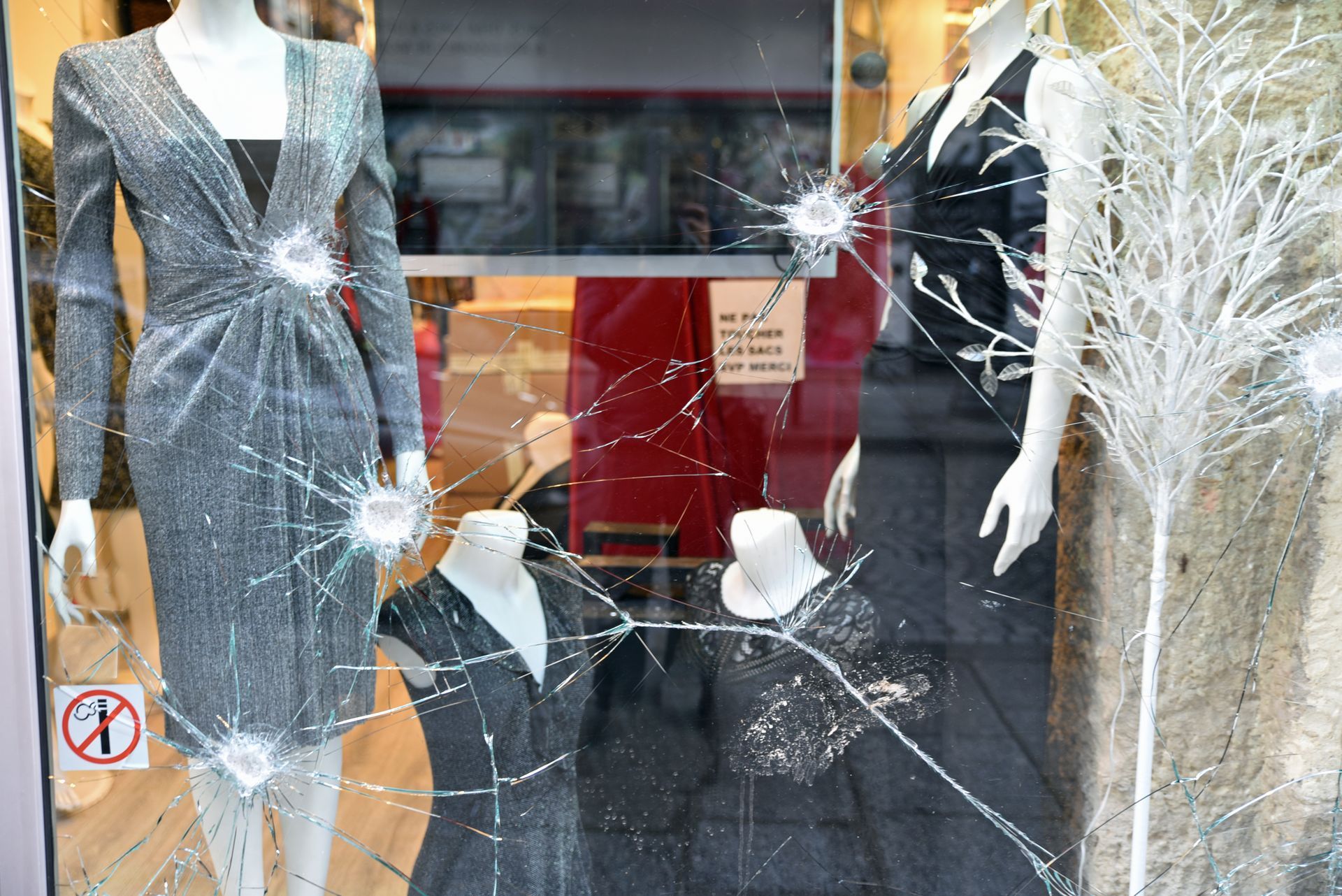 Vitrine de magasin brisée