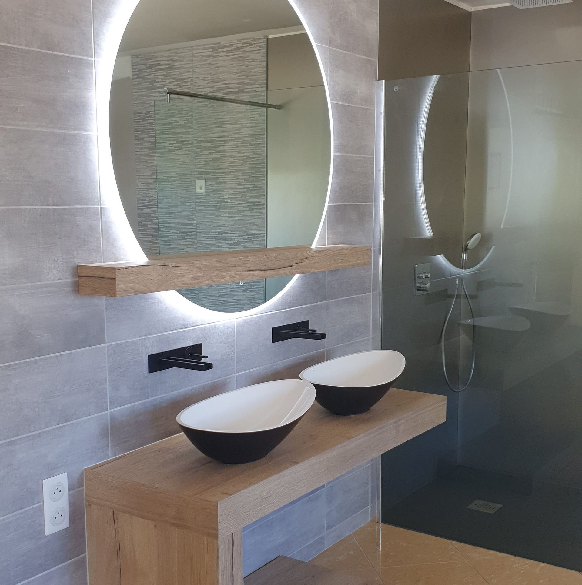 Deux vasques arrondies