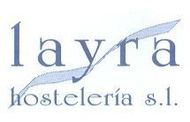Un logotipo azul y blanco para Layra Hostelería SL