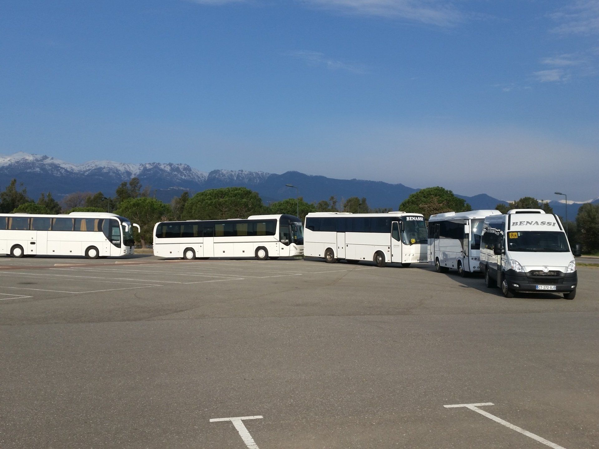 12 autocars à votre service
