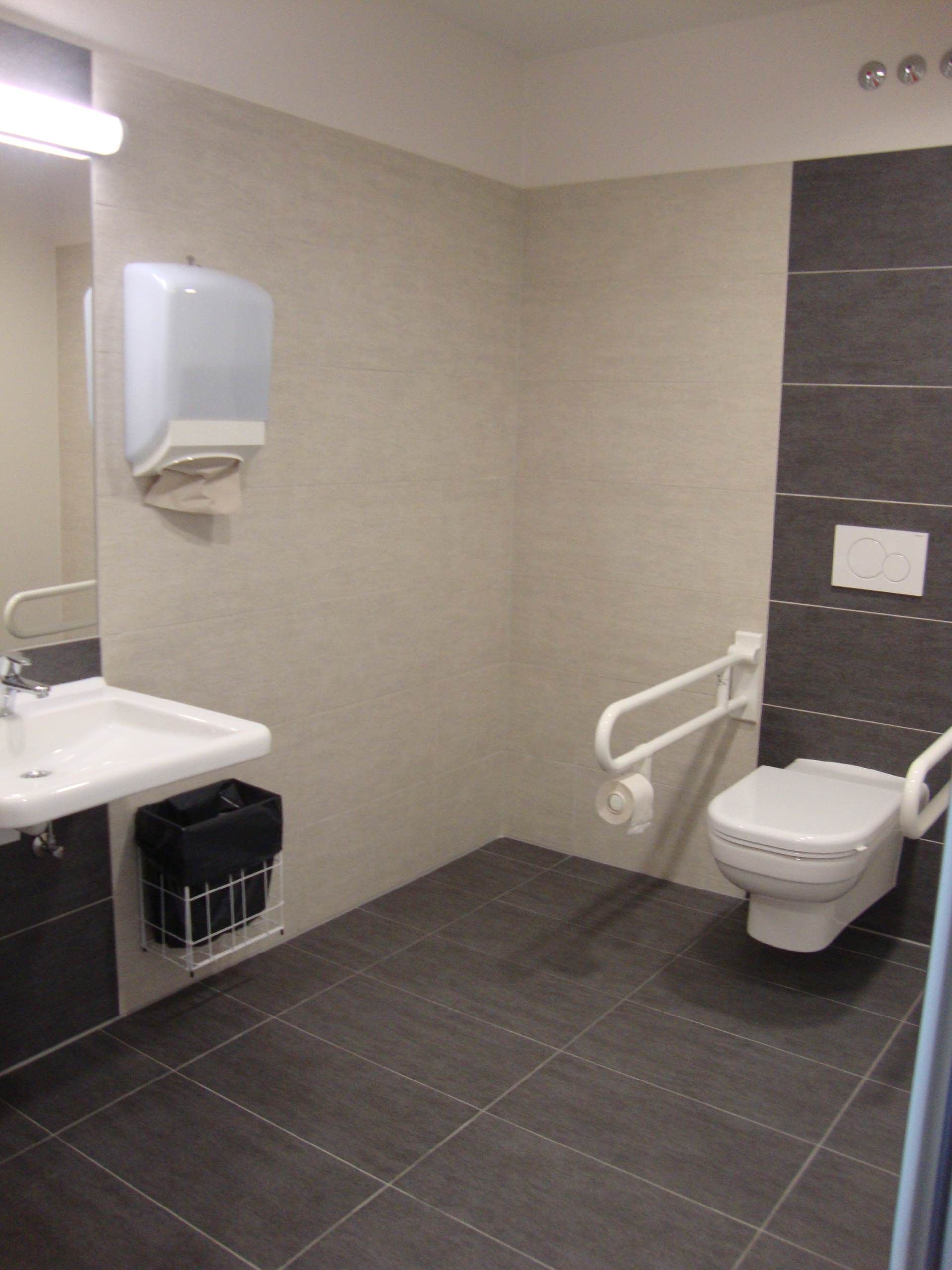 Barrierefreies Bad, Fliesenboden