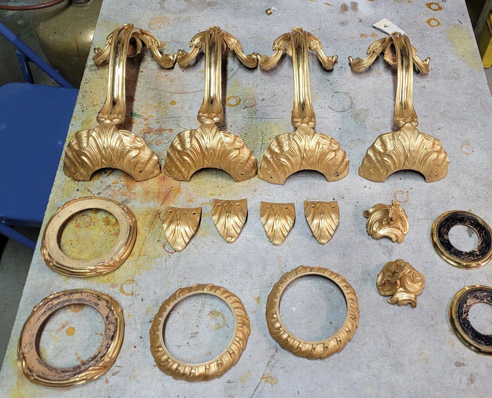 Ornements en bronze détachés