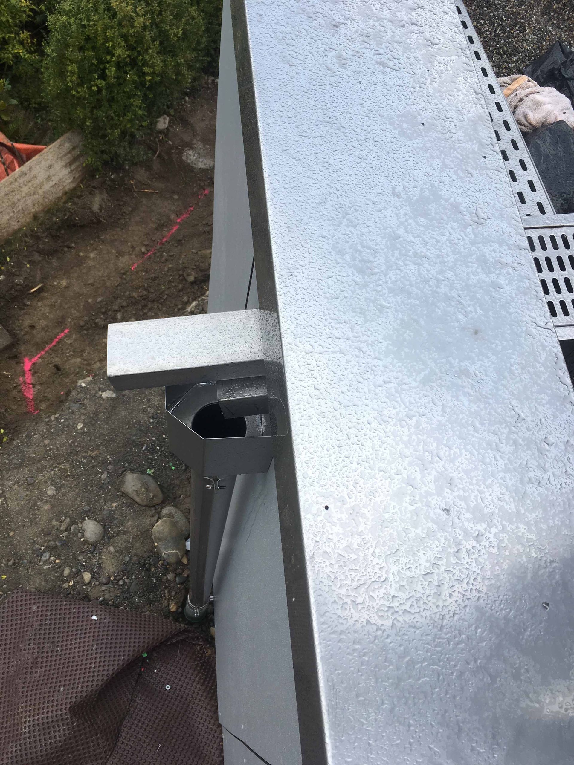 Ablauf und Ueberlauf bei Flachdach – Klopfenstein Spenglerei