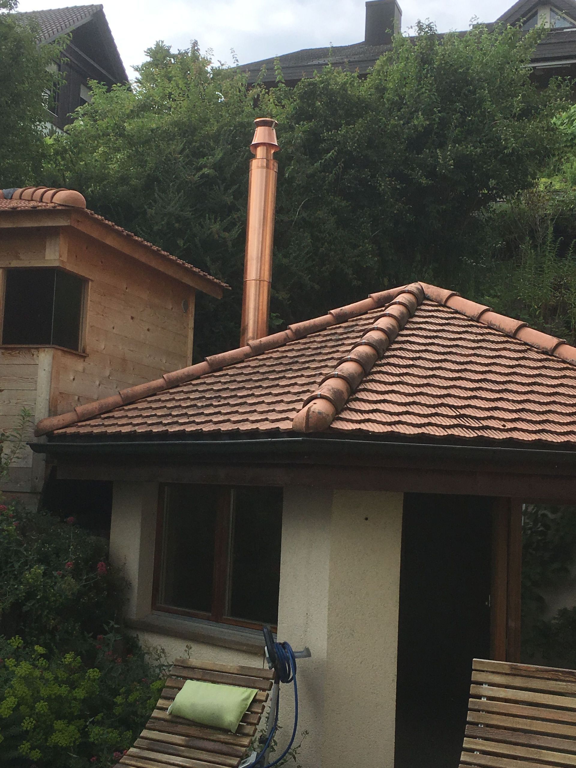 Kaminverkleidung rund in Kupferblech – Klopfenstein Spenglerei