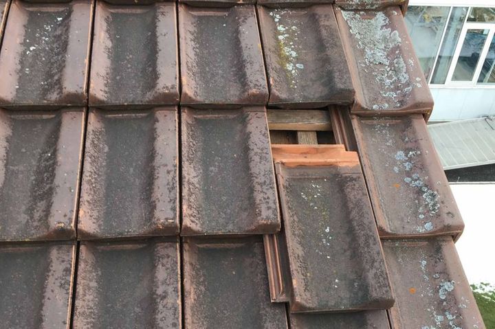 Auswechseln Dachziegel – Klopfenstein Spenglerei