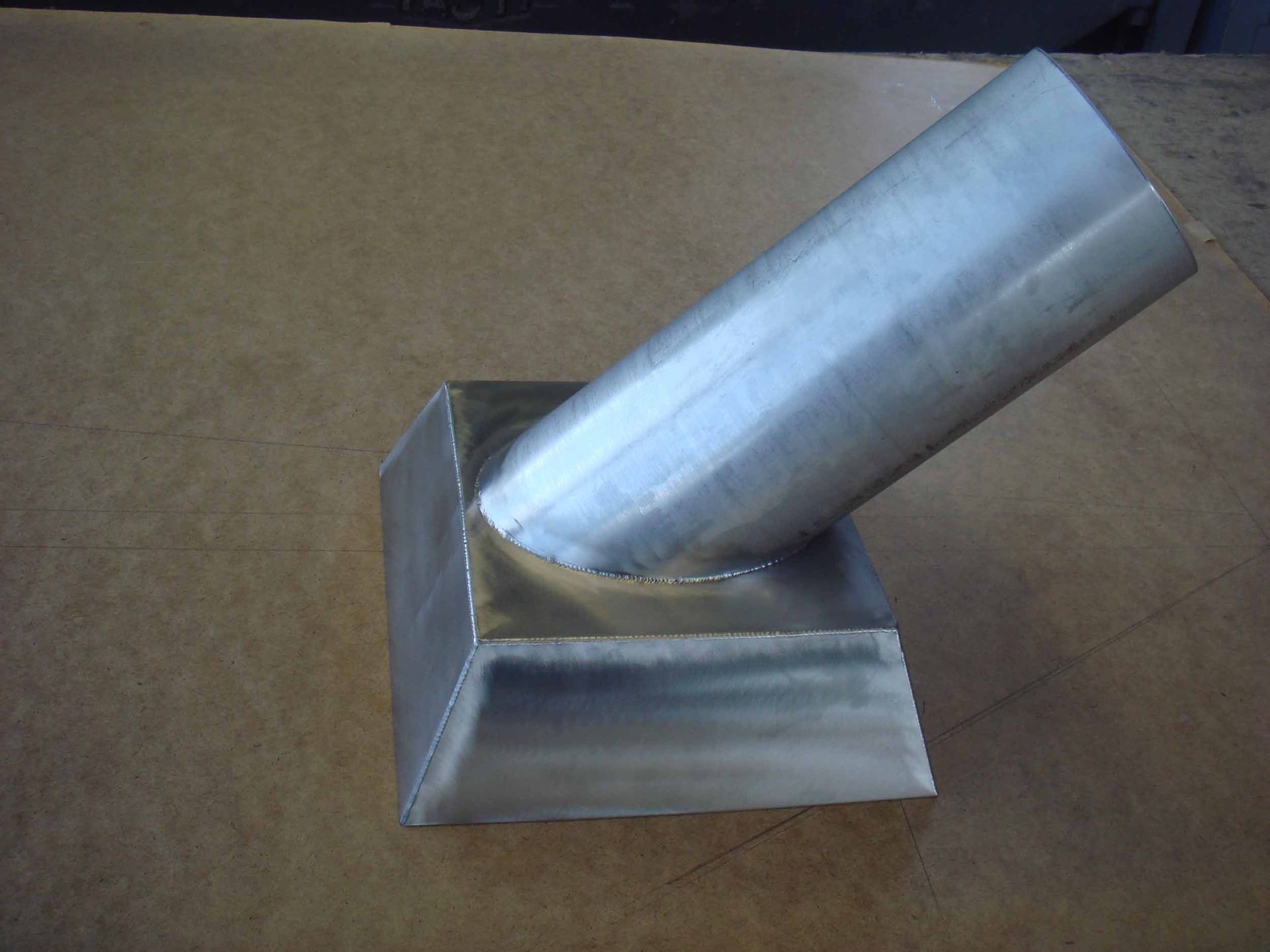 Spezialübergang in Chromstahl geschweisst – Klopfenstein Spenglerei