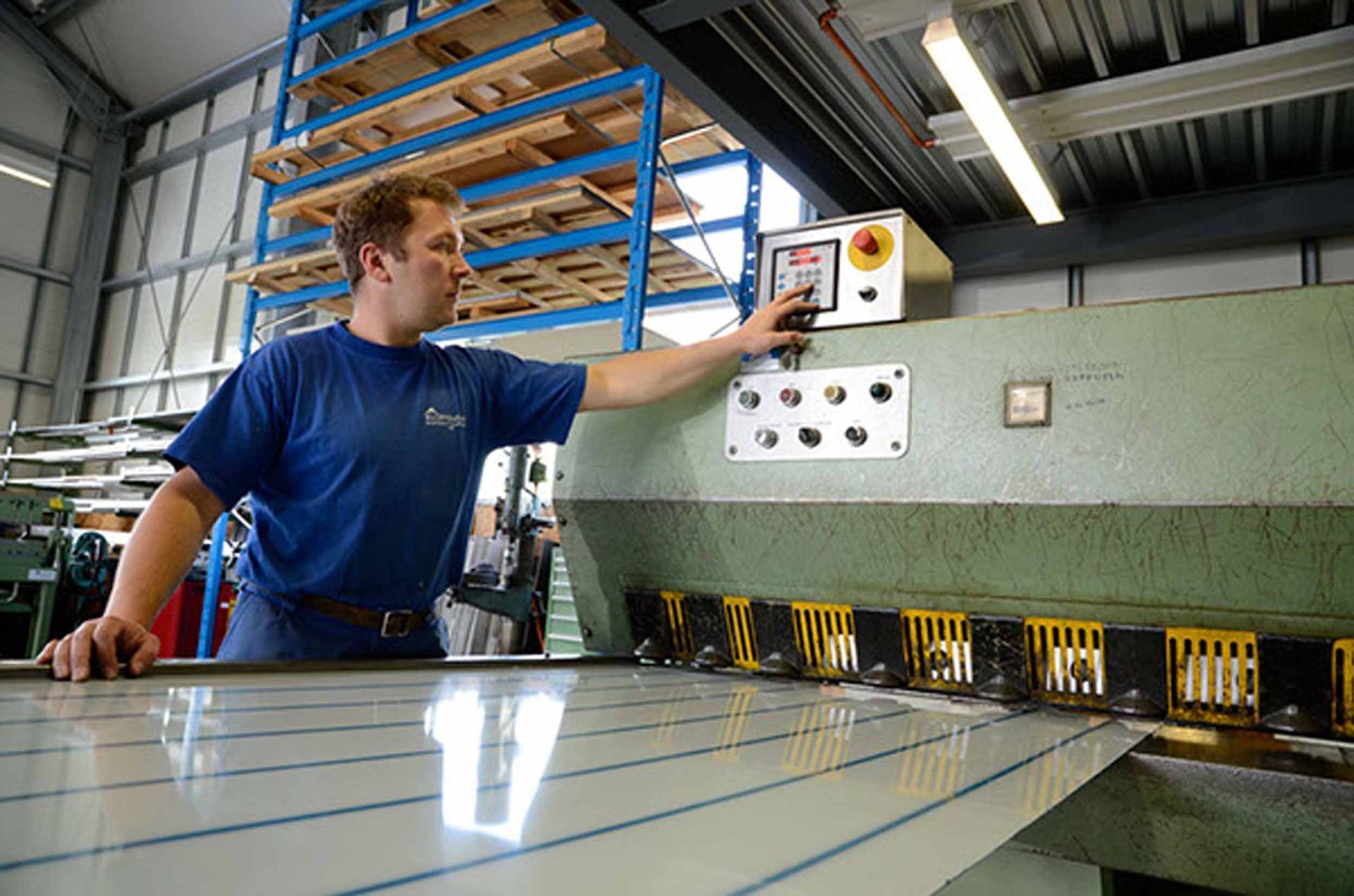 Zuschneiden biegen runden stanzen ausklinken schweissen von Blech – Klopfenstein Spengleiri