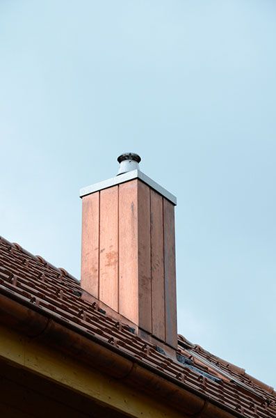 Kaminverkleidung in Kupferblech – Klopfenstein Spenglerei