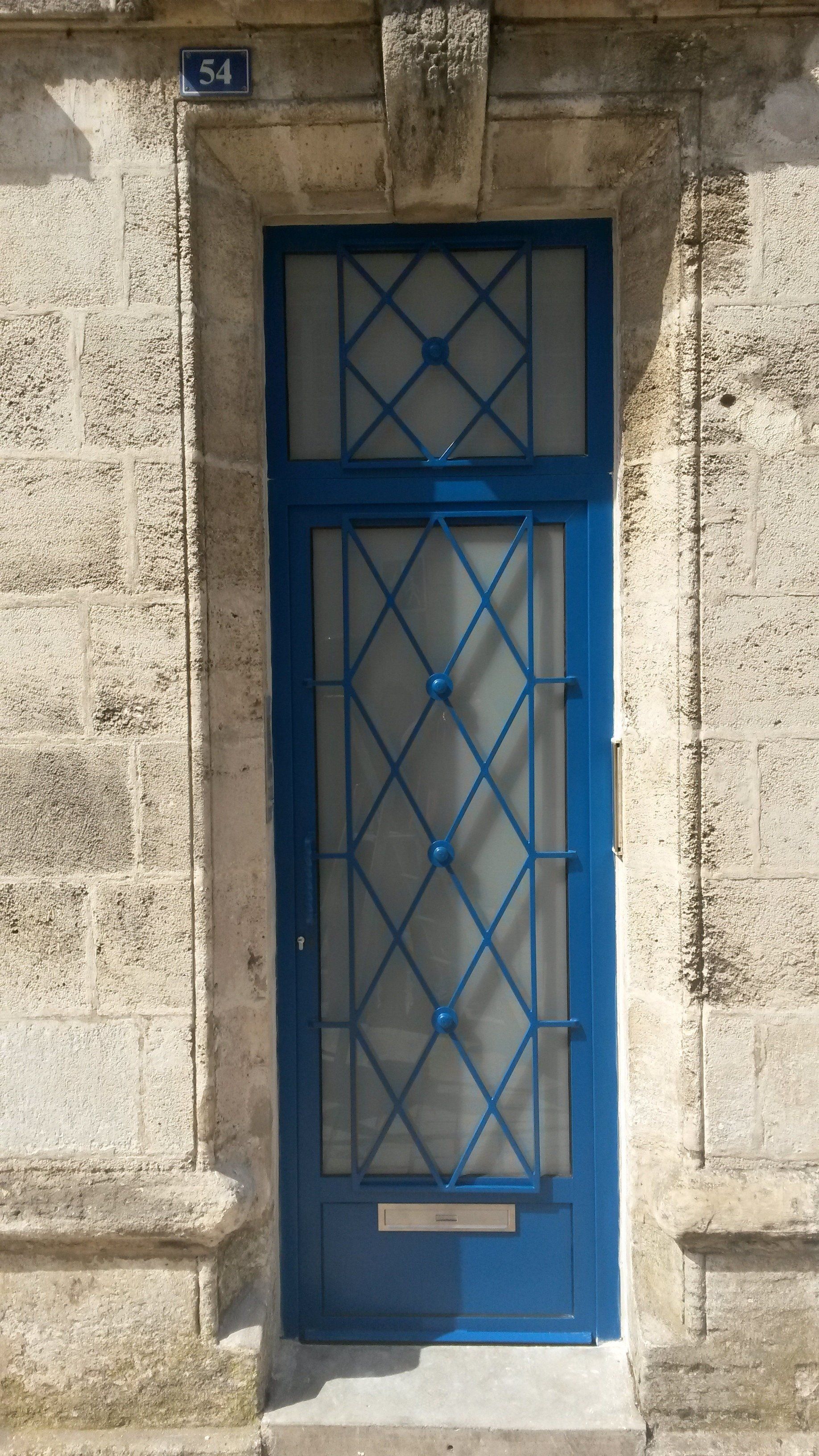 Porte d'entrée en métal