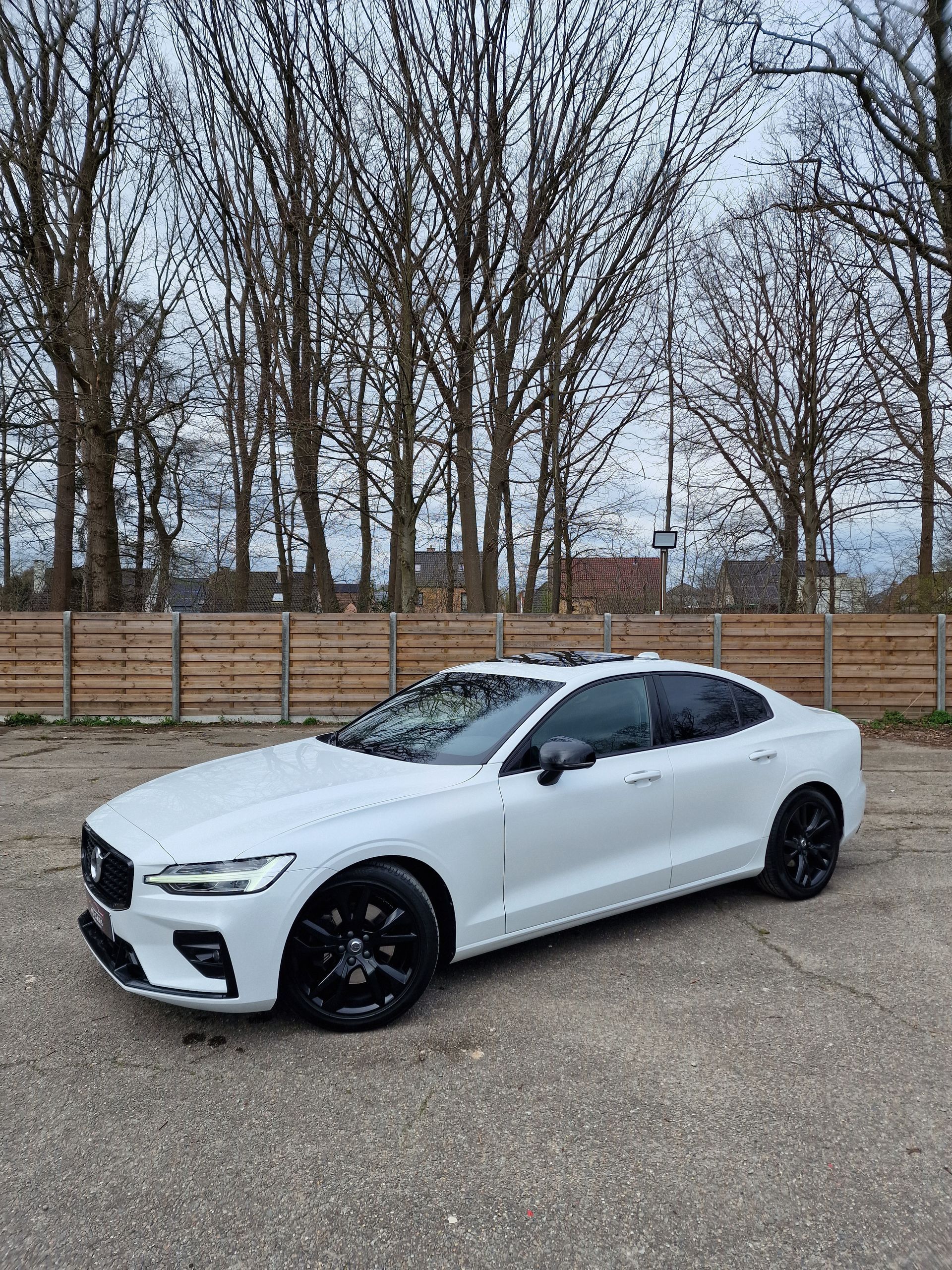 Volvo S60 2.0i B4 MHE R-design Full Option