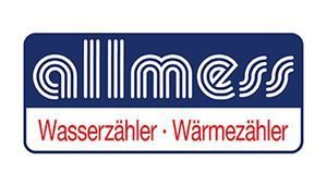 Ein blau-weißes „All Mess“-Logo auf weißem Hintergrund.