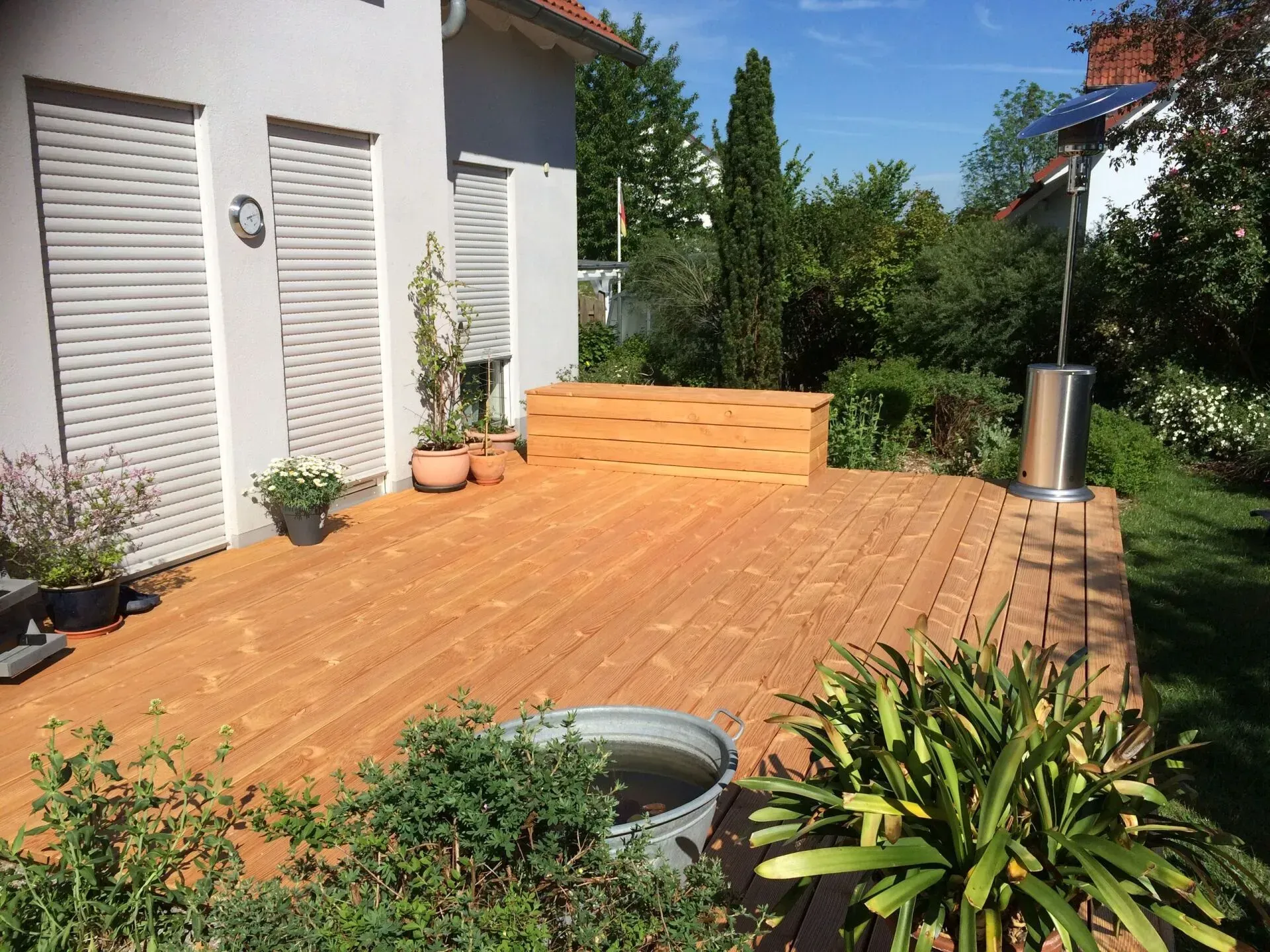 Moderne Holzterrasse