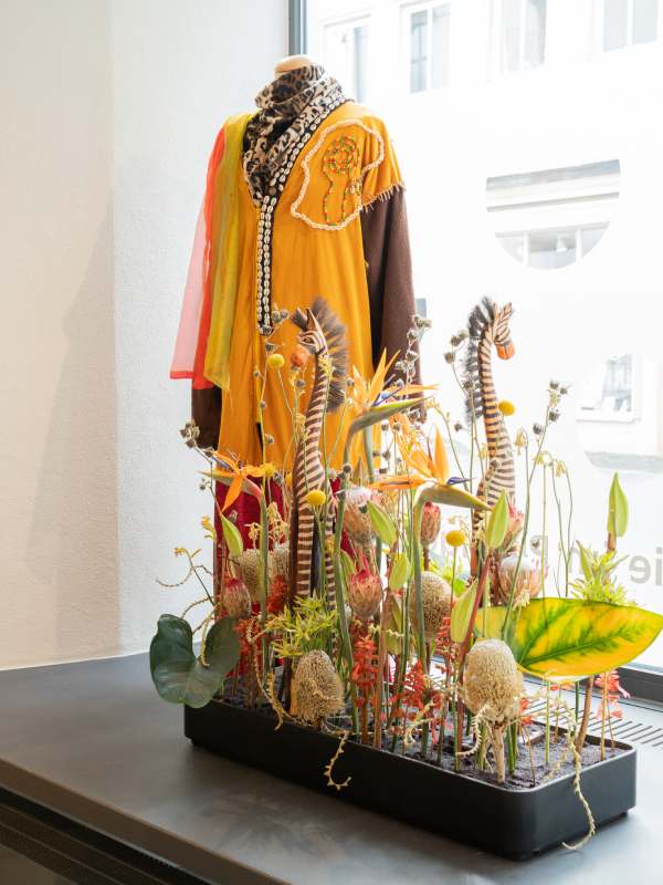 Kerstins Blumenladen Blumendeko im Schaufenster