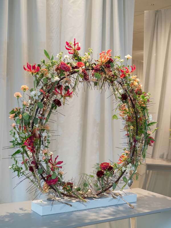 Kerstins Blumenladen Blumenkranz mit Frühlingsblumen