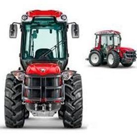 Un tractor rojo y negro está sentado sobre una superficie blanca.