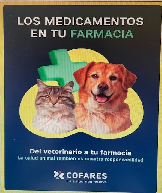 Anuncio con un gato y un perro. El texto dice 
