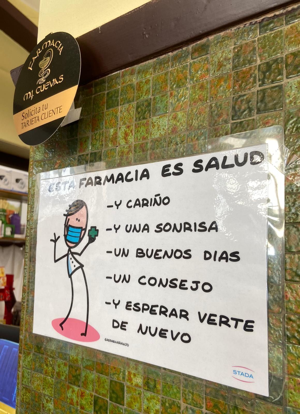 Cartel en una farmacia: “Esta farmacia es salud, es amor, es sonrisa, es buenos días, es consejos y espera para volver a verte”.