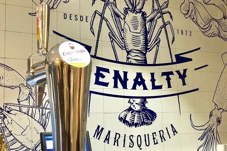 Un grifo de cerveza con la palabra 